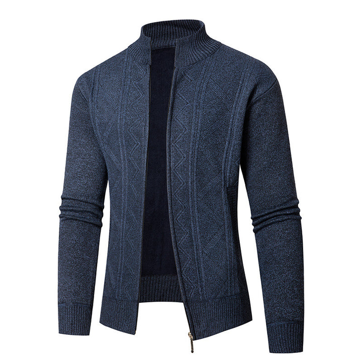 Herren Strickjacke mit strukturiertem Zopfdesign und hohem Kragen Echoarchiv