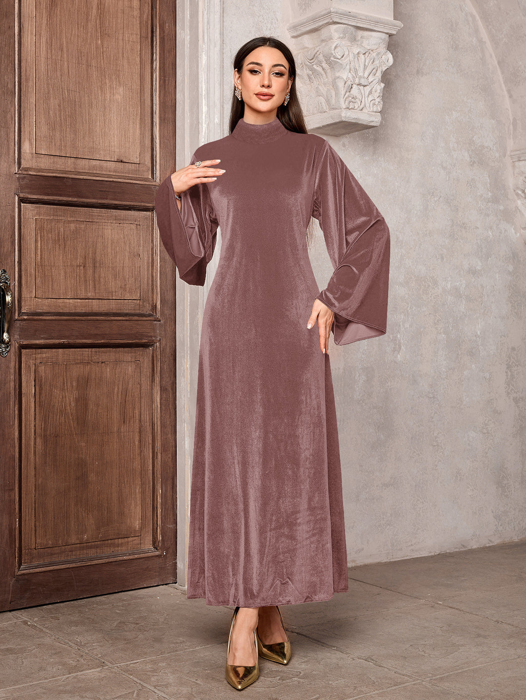 Damen Maxikleid aus Samt mit Stehkragen und Glockenärmeln Echoarchiv