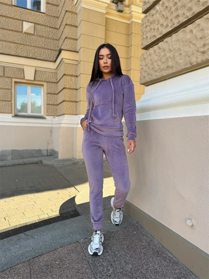 Damen weiches Velours-Lounge-Set mit Kapuzenpullover und tapered Jogginghose – Avérine