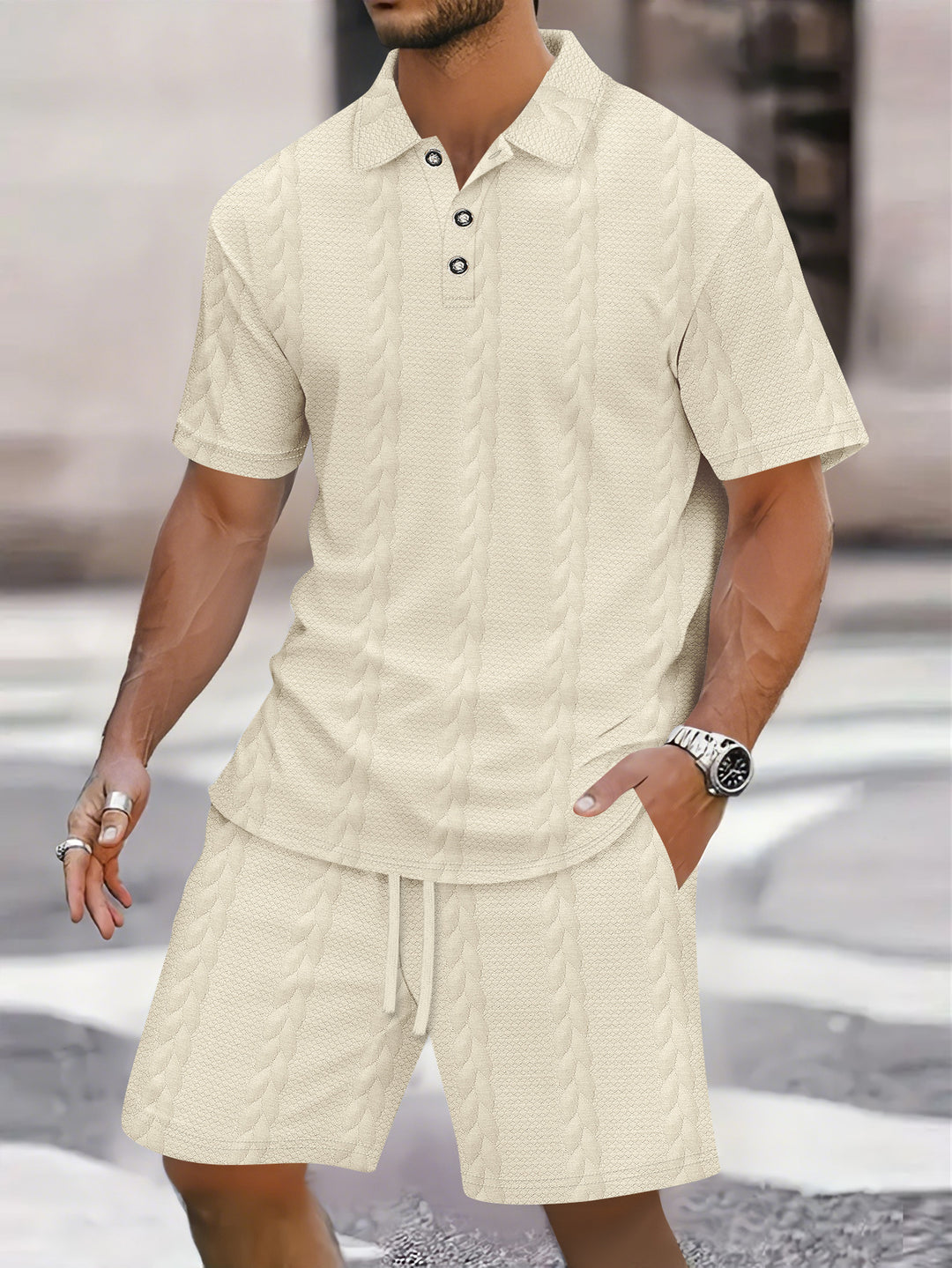 Herren Polohemd mit strukturiertem Muster und passender Shorts Echoarchiv