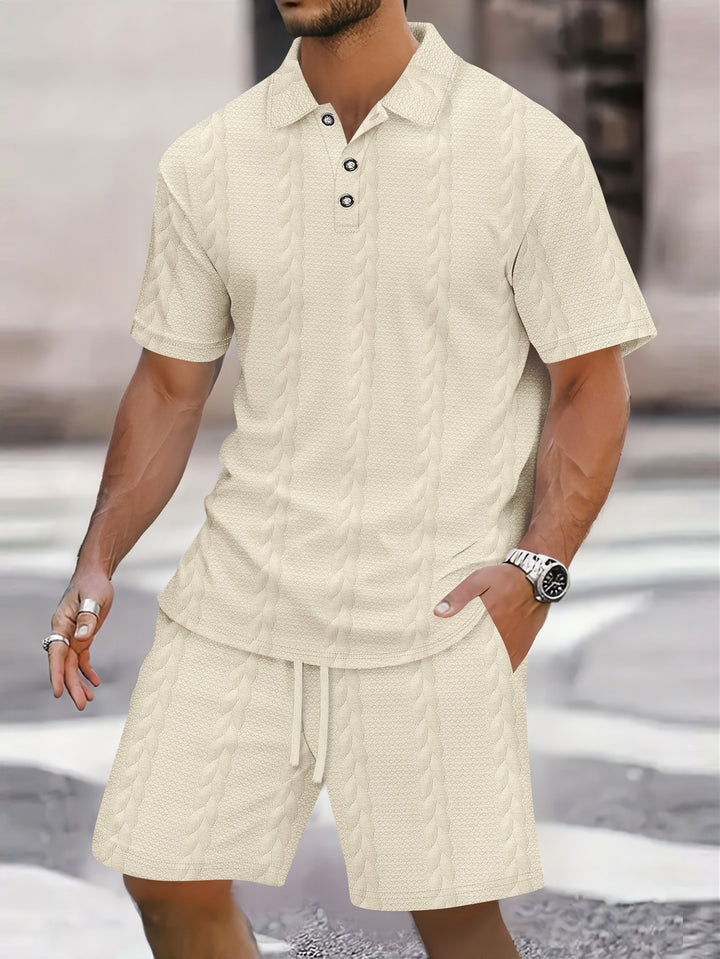 Herren Polohemd mit strukturiertem Muster und passender Shorts Echoarchiv