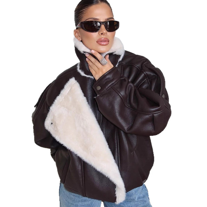Damen Oversize Fliegerjacke aus Lederimitat mit asymmetrischer Kunstfell-Borte Echoarchiv