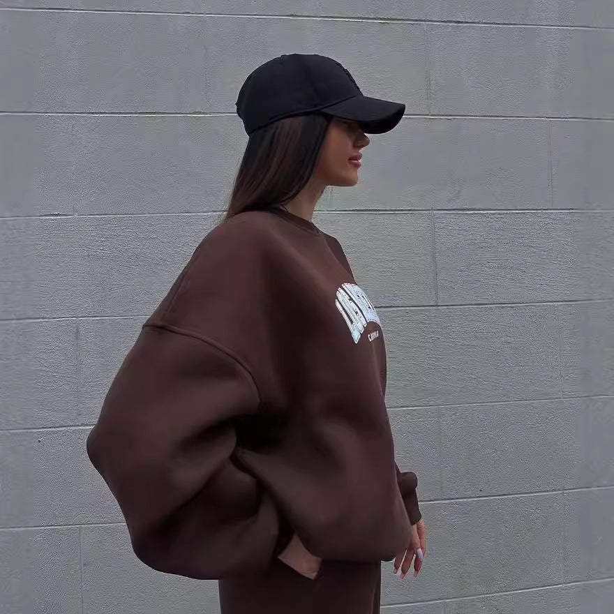 Damen Oversized Lounge-Set aus Baumwollfleece mit Collegestickerei und relaxed Jogginghose Echoarchiv