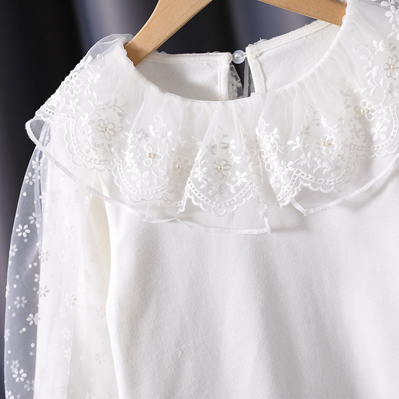 Mädchen Bluse mit floralem Tüllkragen und eleganten Puffärmeln Echo Archiv