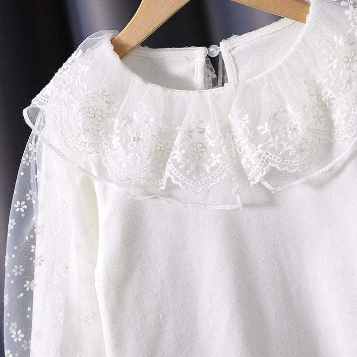 Mädchen Bluse mit floralem Tüllkragen und eleganten Puffärmeln Echo Archiv