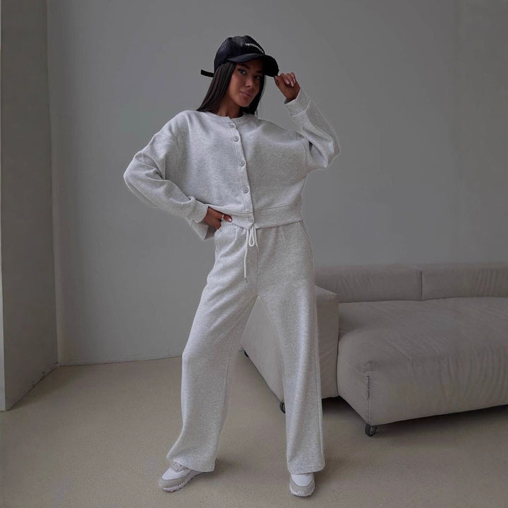 Damen Zweiteiliges Loungewear-Set aus Sweat mit geknöpfter Cropped-Jacke und weiter Kordelzughose – Avérine