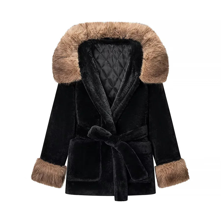 Damen kuschelige Kunstfell-Manteljacke mit Kapuze, Taillengürtel und Kontrastfutter – Célinea