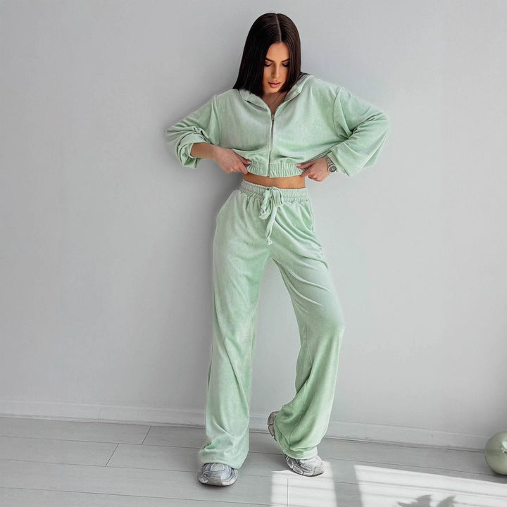 Damen Zweiteiliges Samt-Loungewear-Set mit Cropped-Zipjacke und weiter High-Waist-Sweathose – Avérine