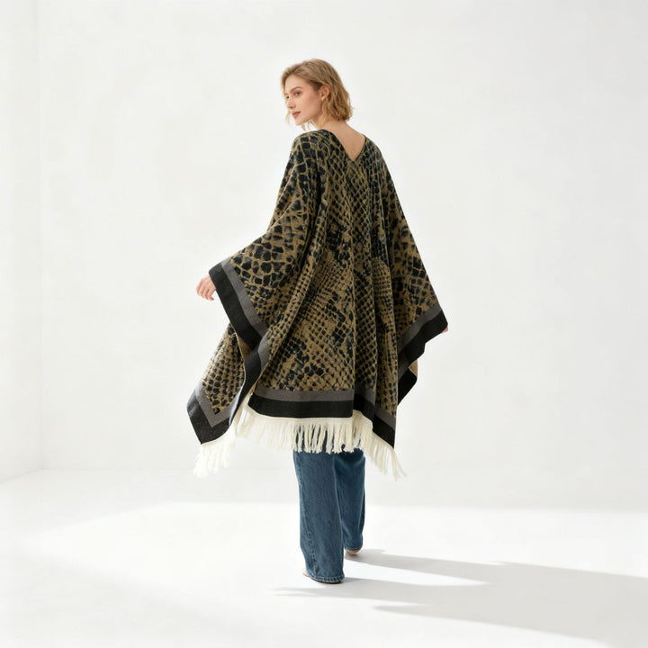 Damen Jacquard-Poncho mit V-Ausschnitt, Animalprint und Fransensaum – Avérine