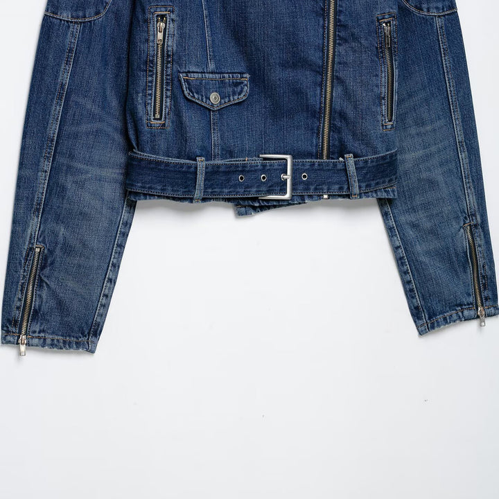 Damen Kurze Denim-Bikerjacke mit Gürtel und asymmetrischem Reißverschluss Echoarchiv