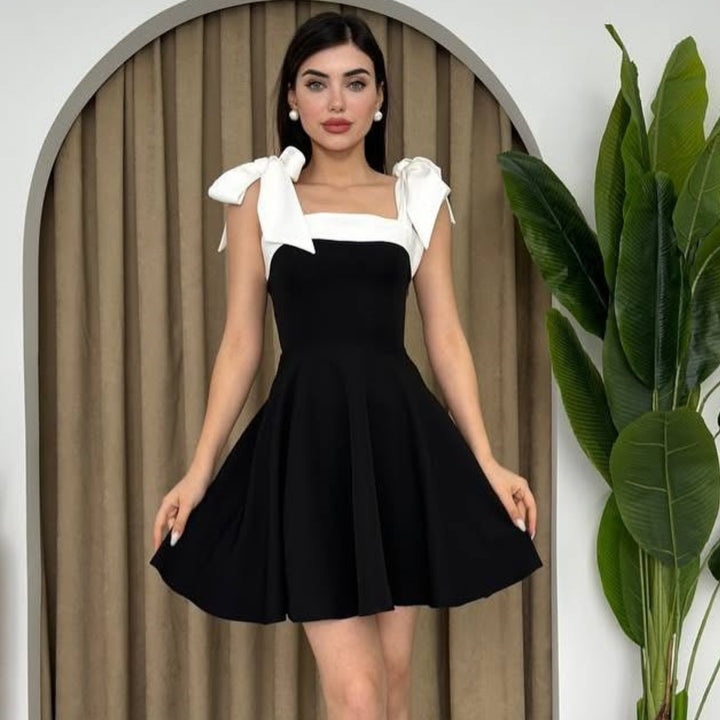 Damen modisches Sommerkleid mit Schleifen-Trägern und schmeichelndem Schnitt Echo Archiv