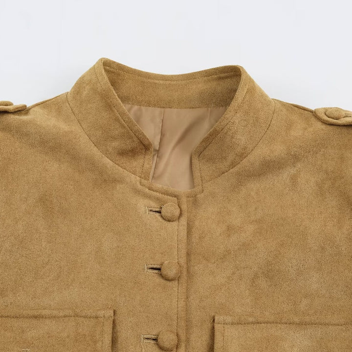 Damen Taillierte Veloursjacke im Fieldstil mit Stehkragen und Brustklappen Echo Archiv