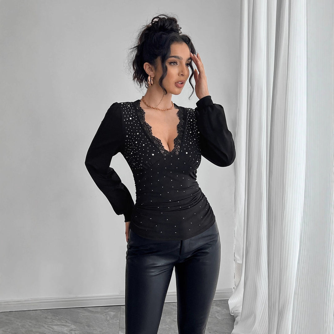 Damen nan tailliertes Langarm-Shirt mit tiefem Spitzen-Dekolleté, Raffung und Kristallbesatz Echo Archiv