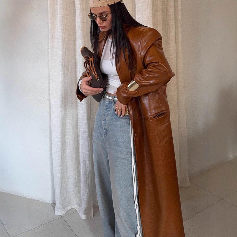 Damen Lang geschnittener Lackleder-Trenchcoat mit Reverskragen und kastiger Oversize-Passform Echoarchiv
