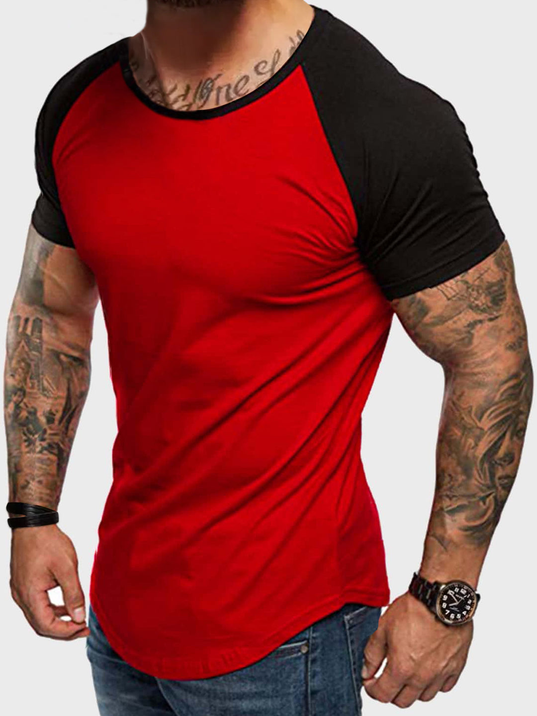 Herren Rundhalsshirt mit kontrastierenden Ärmeln und figurbetonter Passform Echoarchiv