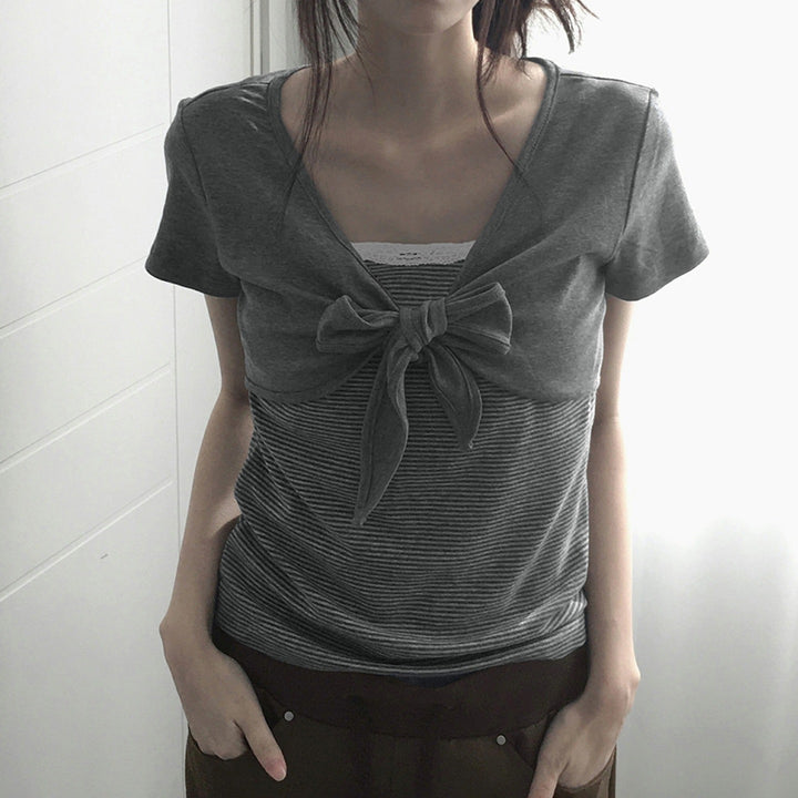 Damen kurzes T-Shirt mit Knoten-Detail und gestreiftem Design Echo Archiv