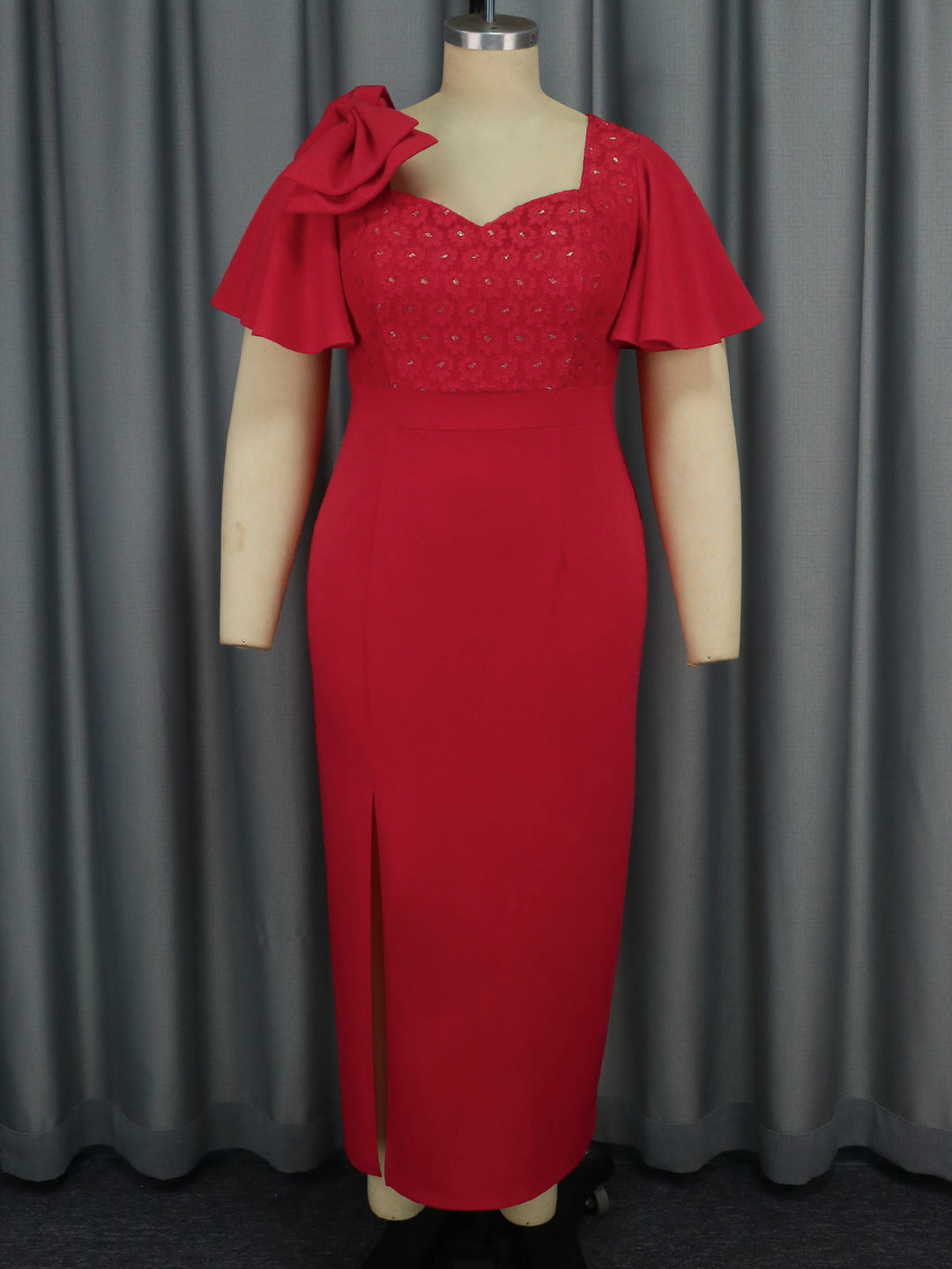Damen Elegantes Abendkleid mit floralem Spitzenoberteil und voluminösen Rüschensäumen Echo Archiv