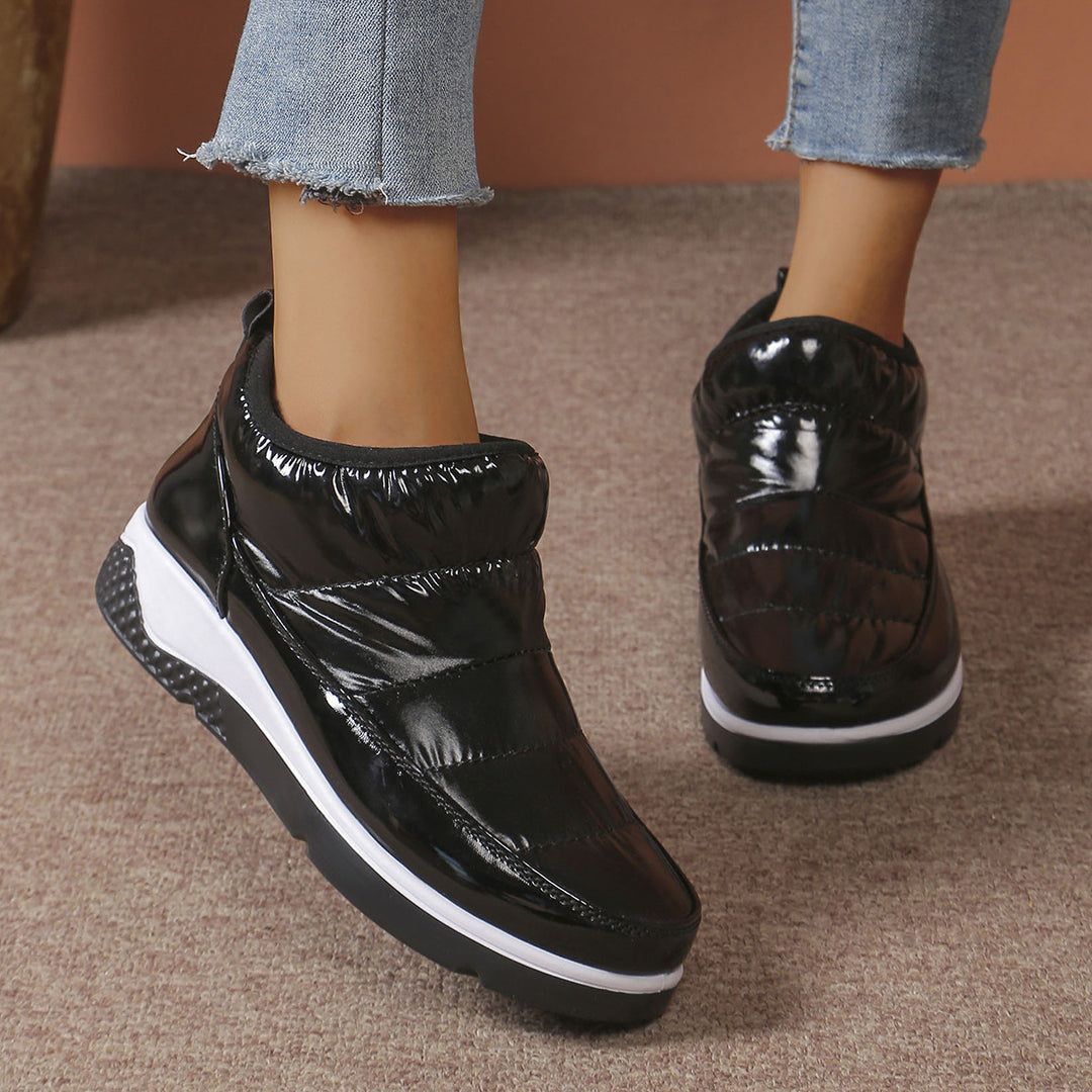 Damen Wattierte Slip-On Sneakers mit glänzendem Lackfinish und keilförmiger Komfortsohle Echo Archiv