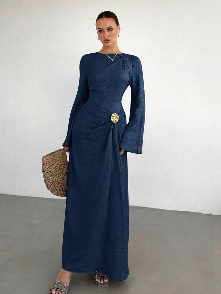 Damen Maxikleid mit Drapierter Taille, langen Glockenärmeln und Zierbrosche Echo Archiv