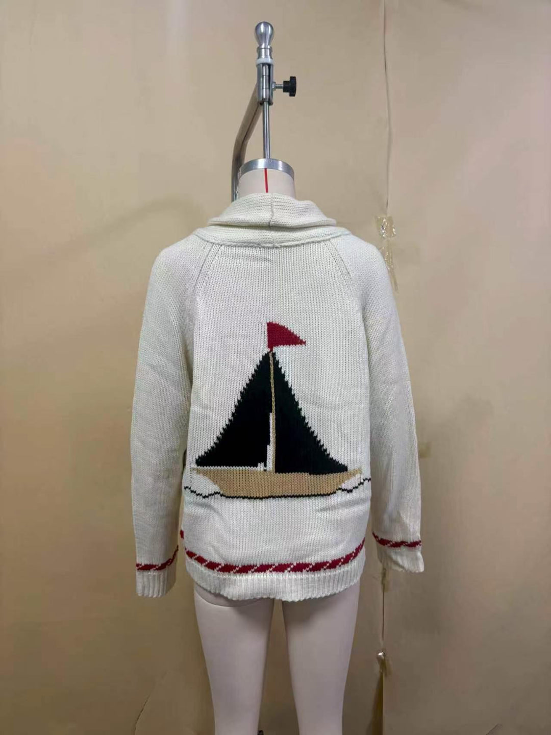 Damen Grobstrick-Cardigan mit Reverskragen und Pferde‑Intarsie Echoarchiv