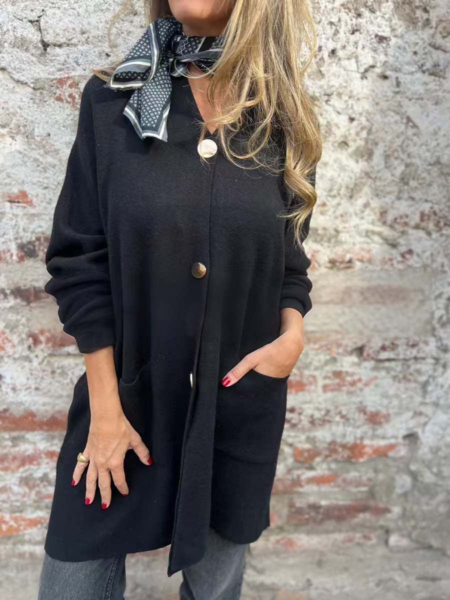 Damen Oversize Strickmantel-Cardigan mit aufgesetzten Taschen und Zierknöpfen – Veloura