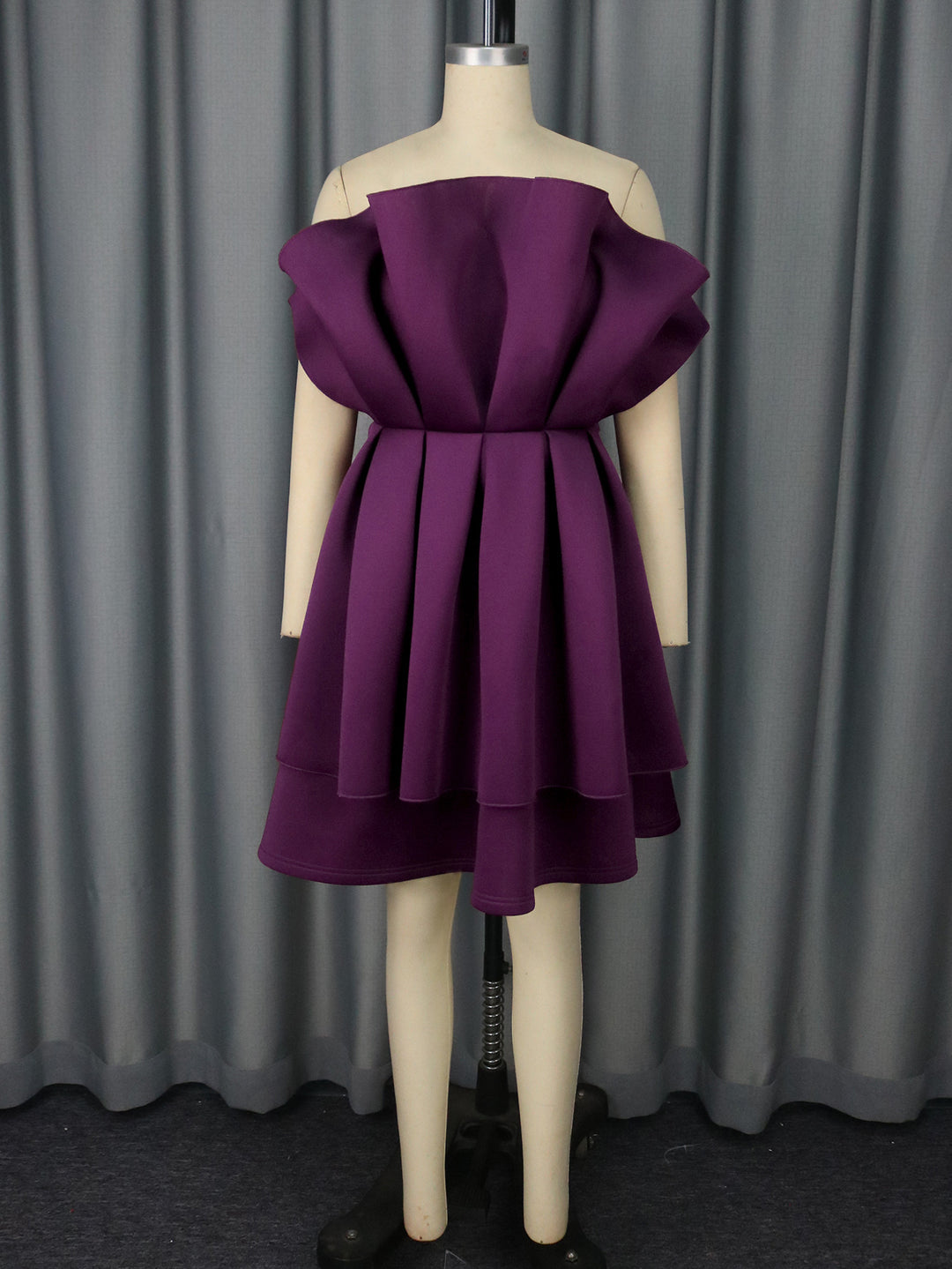 Damen Glamouröses Cocktailkleid mit voluminösen Rüschen Echo Archiv