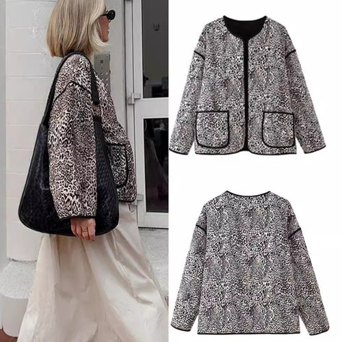 Damen gesteppte Kurzjacke mit Leoprint, offenem Rundhalsausschnitt, kontrastpaspel und aufgesetzten Taschen – Célinea