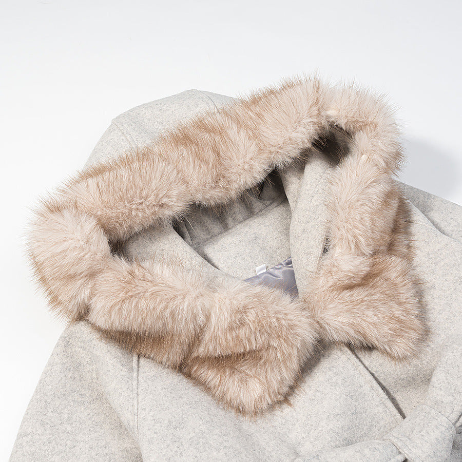 Damen Kapuzenmantel im Cape-Cut mit Kunstpelzkragen Bindegürtel und aufgesetzten Taschen – Montévia