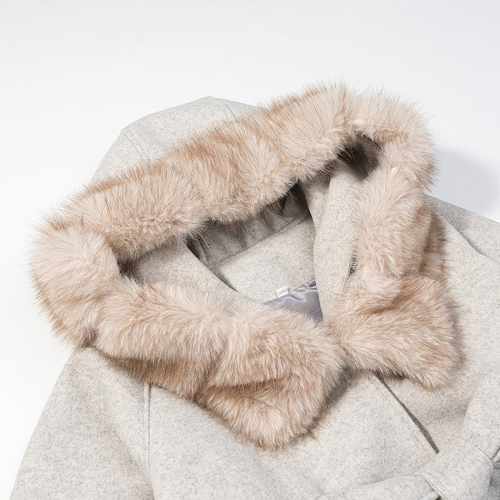 Damen Kapuzenmantel im Cape-Cut mit Kunstpelzkragen Bindegürtel und aufgesetzten Taschen – Montévia