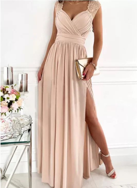 Damen Abendkleid mit Elegantem V-Ausschnitt und Rüschendetails Echoarchiv