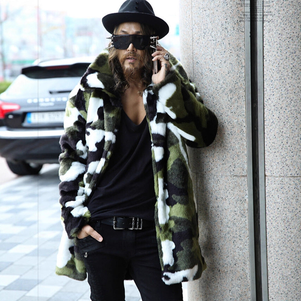 Herren Camouflage-Kunstpelz-Mantel mit langem Schnitt und Oversize-Silhouette Echo Archiv