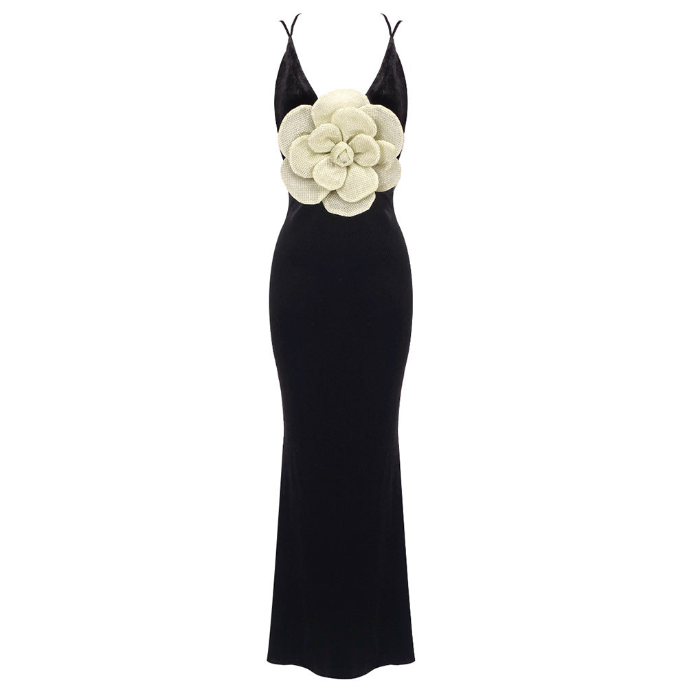 Damen Figurbetontes Abendkleid mit einzigartiger Blütenapplikation Echo Archiv
