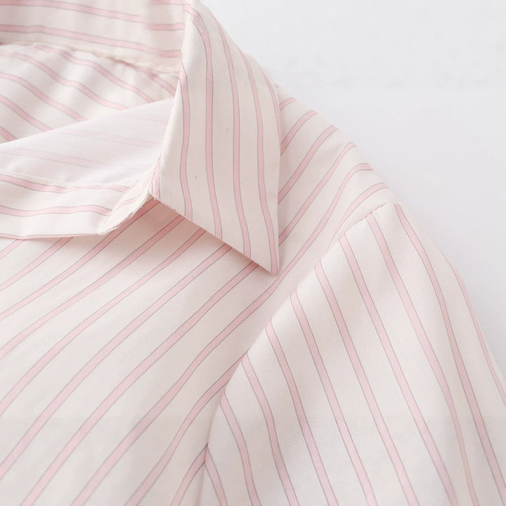 Damen Locker sitzende Hemdbluse mit tiefem V-Ausschnitt und verlängertem Rückensaum Echo Archiv