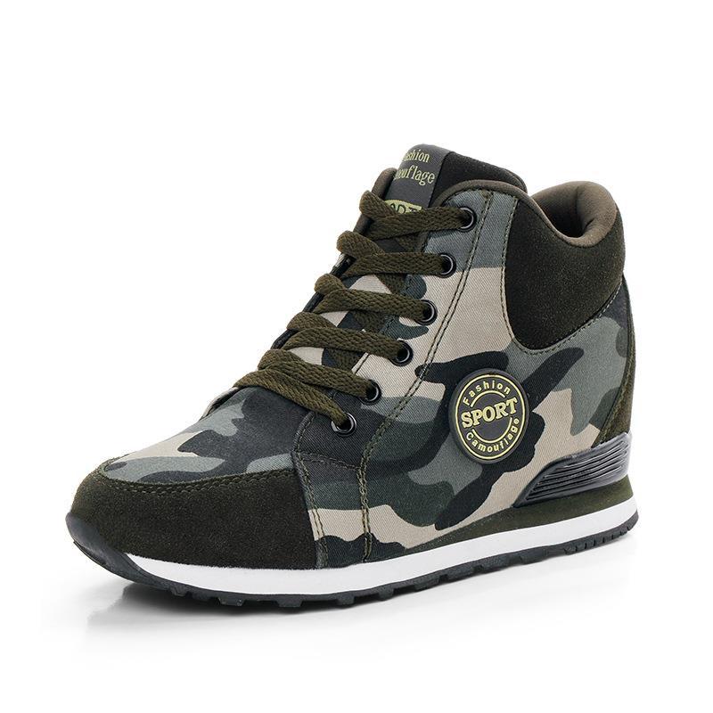 Damen nan mittelhoher Keil-Laufsneaker im Materialmix mit verdecktem Innenkeil, gepolstertem Knöchelkragen und griffiger Profilsohle Echo Archiv