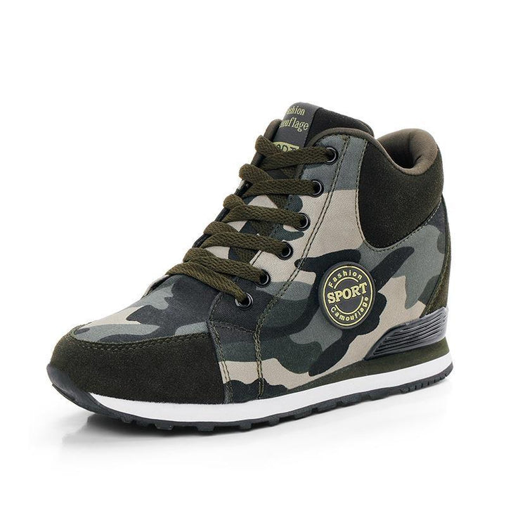 Damen nan mittelhoher Keil-Laufsneaker im Materialmix mit verdecktem Innenkeil, gepolstertem Knöchelkragen und griffiger Profilsohle Echo Archiv