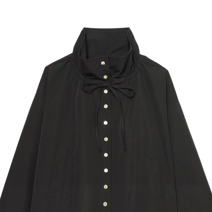 Damen Kurzer Cropped-Blouson mit hohem Stehkragen, Knopfleiste und Tunnelzugsaum Echo Archiv