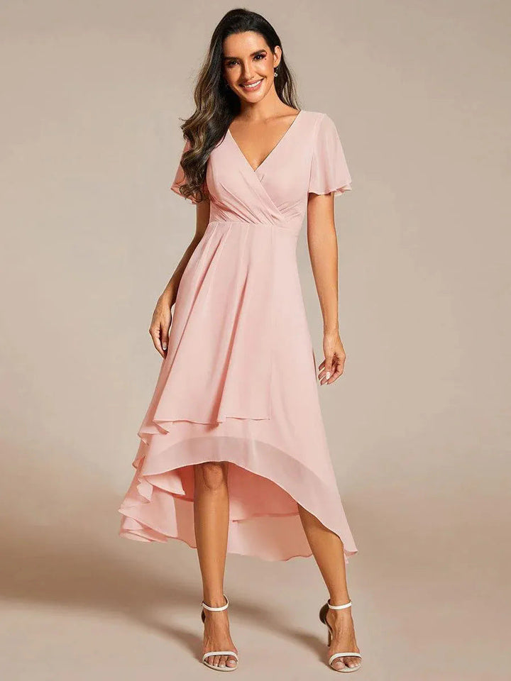 Damen elegantes Midikleid mit fließendem Stoff und asymmetrischen Ärmeln Echoarchiv
