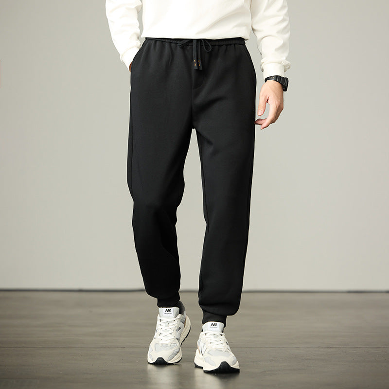 Herren Joggerhose aus weichem Fleece mit elastischem Bund, Kordelzug und Bündchen Echo Archiv