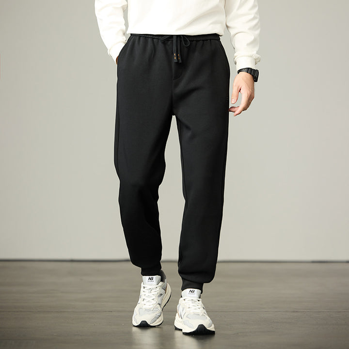 Herren Joggerhose aus weichem Fleece mit elastischem Bund, Kordelzug und Bündchen Echo Archiv
