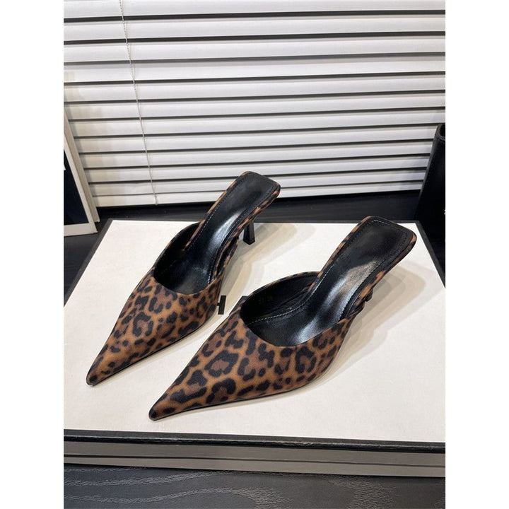 Damen Spitz zulaufende Mule mit niedrigem Kittenabsatz und fersenfreiem Design – Avérine