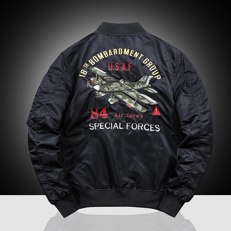 Herren Bomberblouson im Military-Patchstil mit Ärmel-Utilitytasche und geripptem Kragen – Brevano