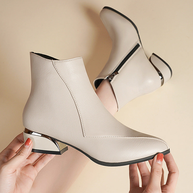 Damen nan elegante Kurzstiefelette mit spitz zulaufender Vorderkappe seitlichem Reißverschluss und metallischem Blockabsatz Echo Archiv