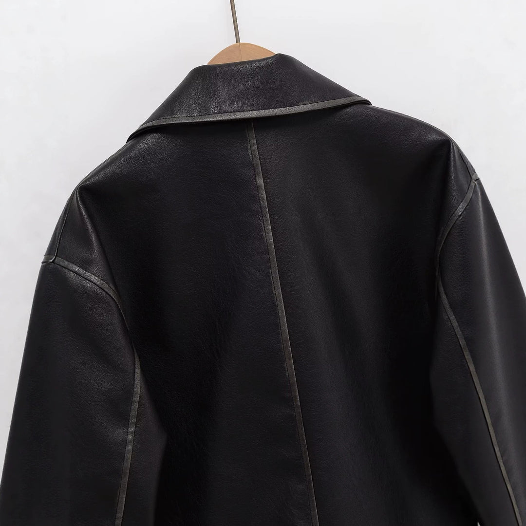 Damen Kurz geschnittene Kunstlederjacke mit großen Pattentaschen und Reißverschluss Echoarchiv