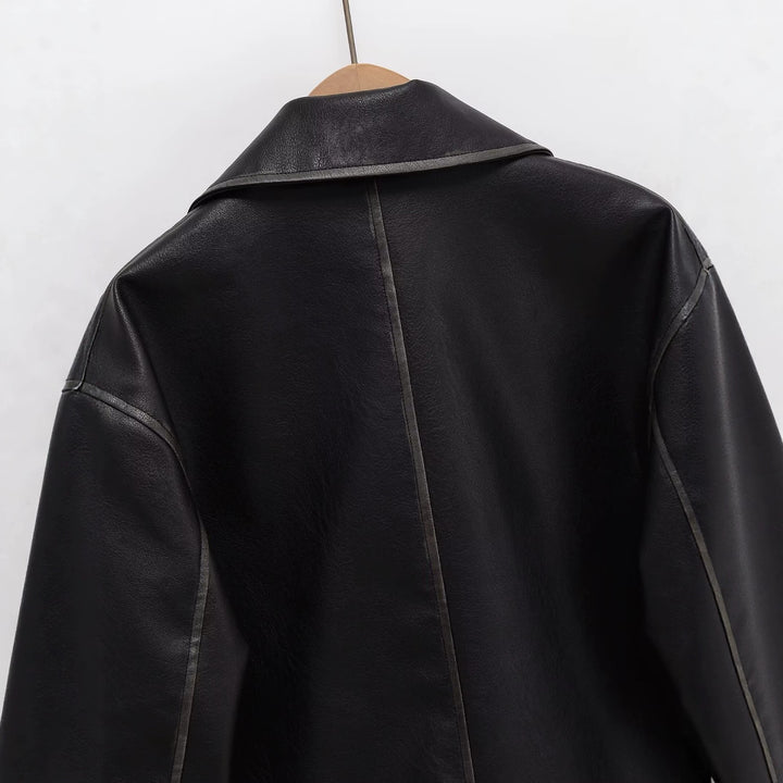 Damen Kurz geschnittene Kunstlederjacke mit großen Pattentaschen und Reißverschluss Echoarchiv
