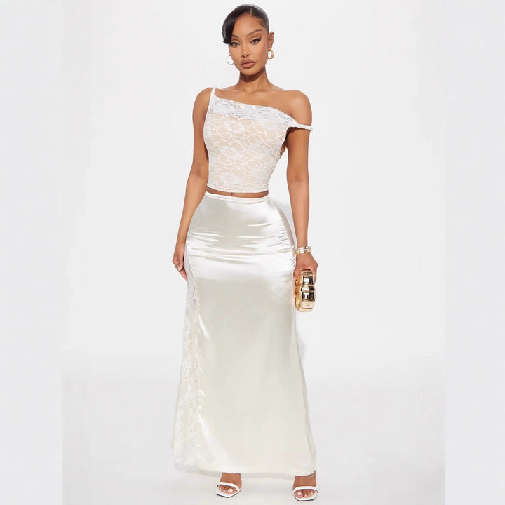 Damen Spitzenoberteil mit asymmetrischem Ausschnitt und romantischen Details Echo Archiv