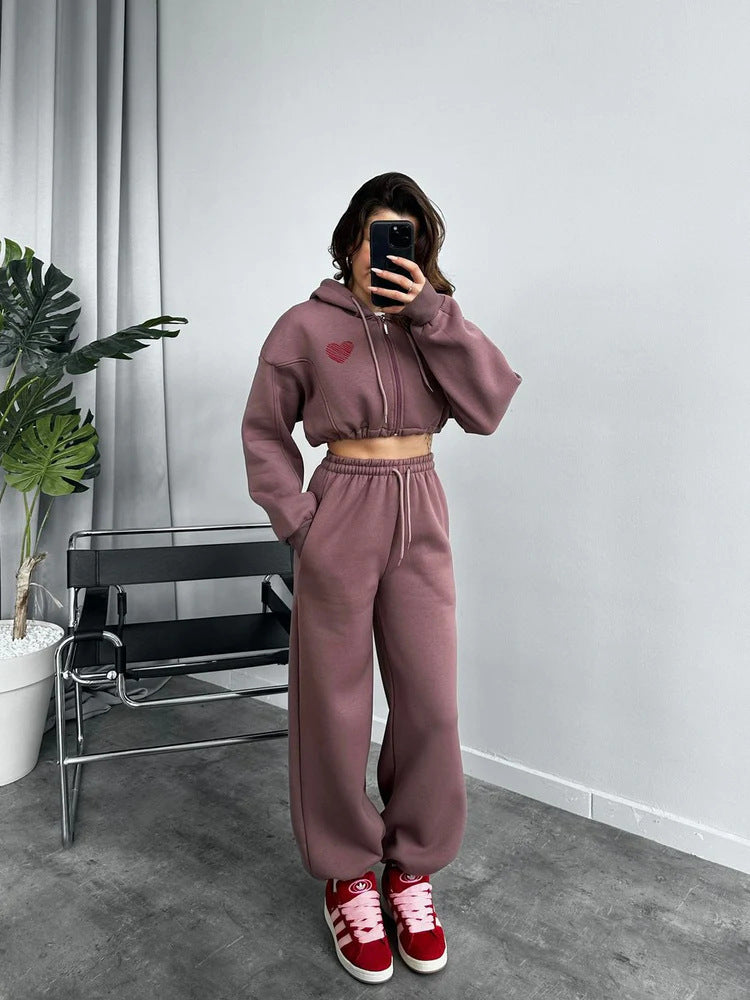 Damen Gekürztes Kapuzen‑Zip‑Set mit Herz‑Stickerei und weiter High‑Waist Jogginghose – Avérine