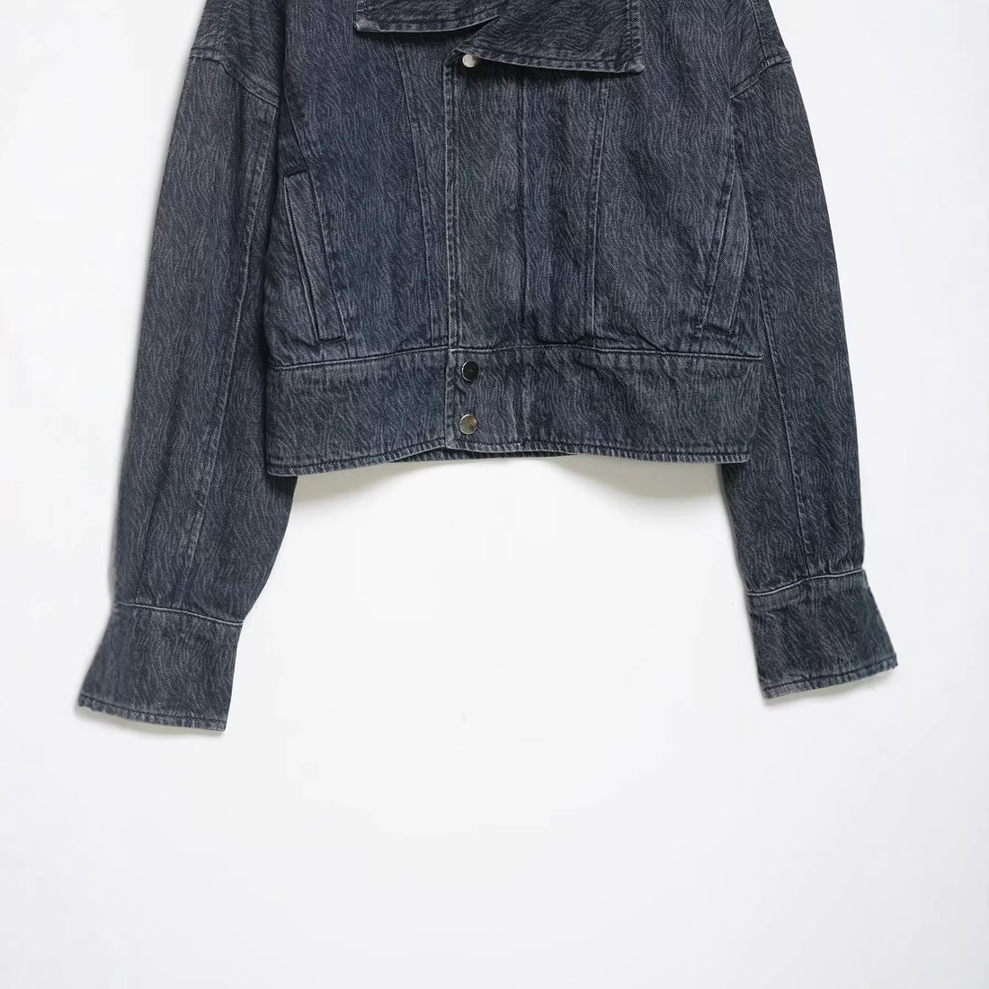 Damen Kurz geschnittene Oversize-Jeansjacke mit weitem Schalkragen Echo Archiv