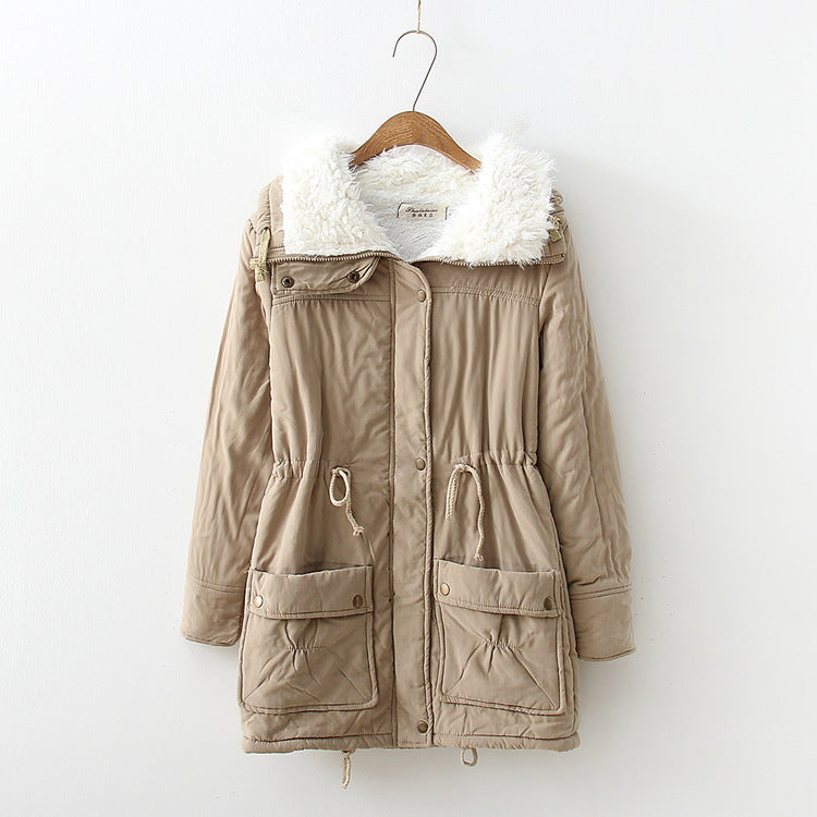 Damen winterlicher Parka mit kuscheligem Sherpa-Kragen, taillierendem Tunnelzug und aufgesetzten Klappentaschen – Montévia