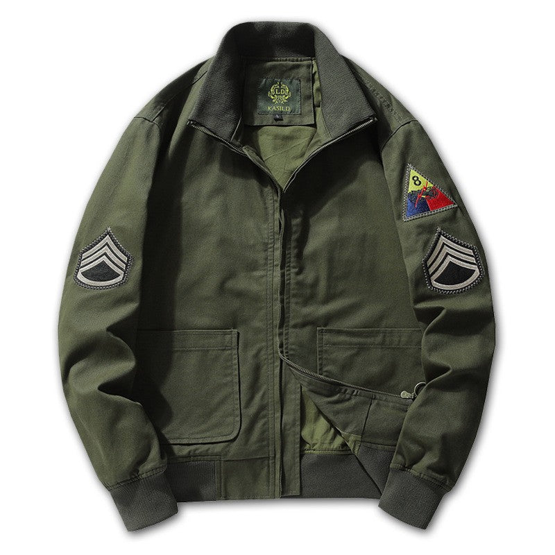 Herren nan militärisch inspirierte Bomberjacke mit aufgesetzten Patches, verdecktem Reißverschluss und elastischen Bündchen Echo Archiv