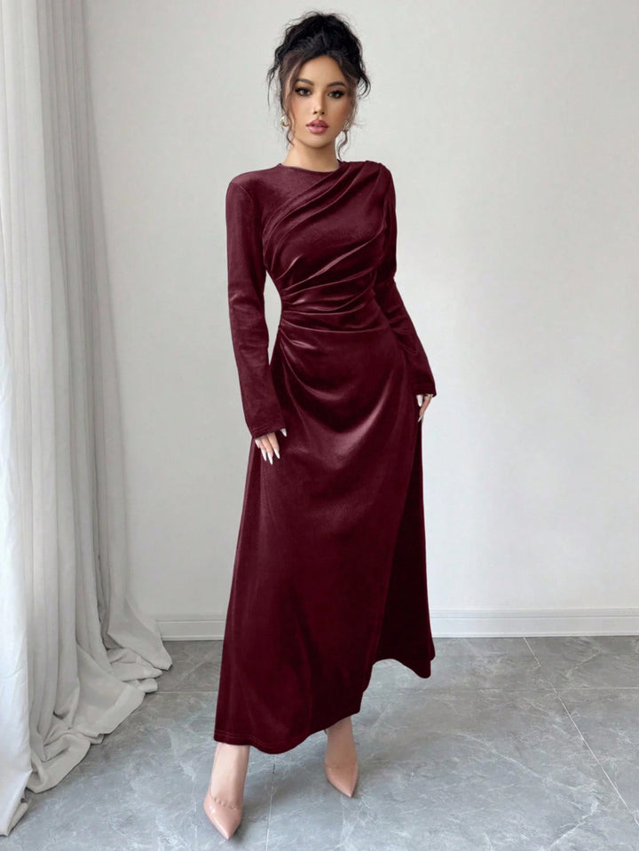 Damen Elegantes und stilsicheres Abendkleid Echo Archiv
